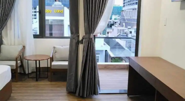 Трёхместный номер Deluxe с балконом и с видом на город DORADO HOTEL