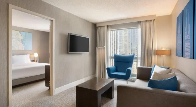 Двухместная High floor Studio suite Superior Hilton Chicago Magnificent Mile Suites
