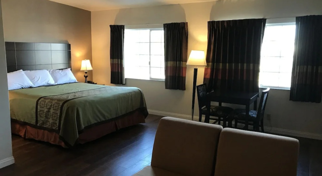 Двухместная студия Grand Manhattan Inn & Suites