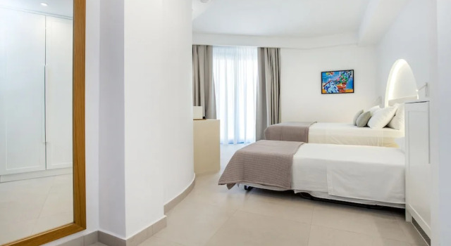 Euphoria Boutique Hotel, Забронировать Бутик-отель Отели Хриси-Амудия с парковкой, рядом с Пляж Голден Бич, Парковка