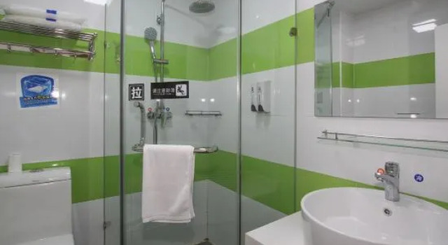 7 Days Inn Guilin Yushan Park, Забронировать Отель Отели Гуанси-Чжуанский автономного района с парковкой, Парковка