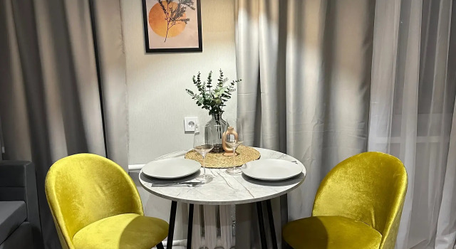 1-komnatnaya Evro-2 Dizaynerskaya Sonata v Samom Tcentre u CUMa Flat, Book Apartment Hotels in Kirov Region with Parking, Parking