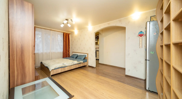 Uyutnaya Trekhkomnatnaya Na Krisanova 27 Flat, Prenota Appartamento Dzerzhinsky City District 