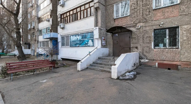 Stilnaya Trekhkomnatnaya Flat, Rezerwuj Apartament Hotele w Pavlodar Region z parkingiem, Parking