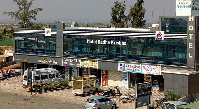 Radha Krishna Hotel, Rezerwuj Hotel Hotele w Bhuj z parkingiem, Parking