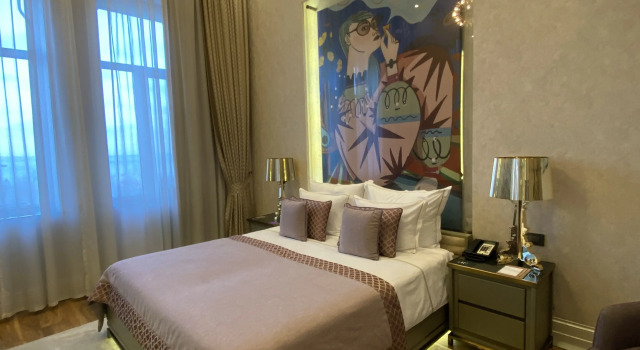 Люкс с балконом и с видом на город Апарт-отель By Mirror Hotels