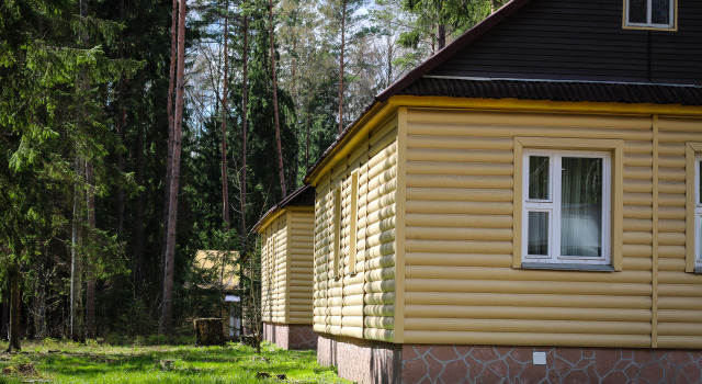 Zhukov Lug Guest house, Buchen Sie Touristische Basis Zhukov Lug 