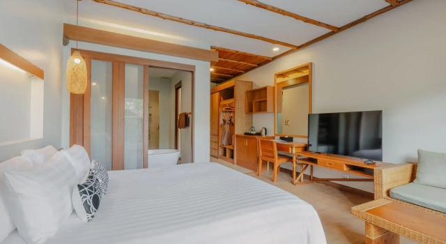 Двухместный номер Deluxe с балконом и с видом на бассейн Отель Metadee Concept Hotel