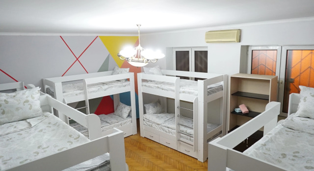 Кровать в общем номере Хостел Happy Baku Hostel & Tours