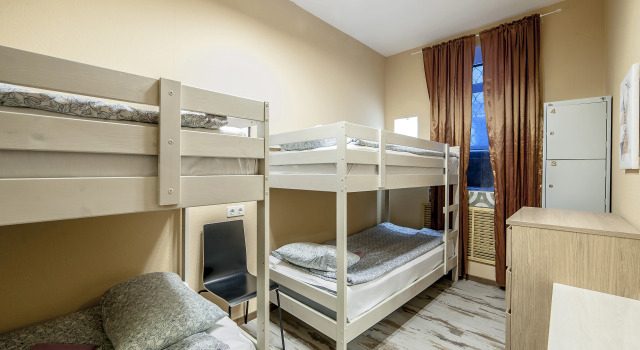 Кровать в общем номере Hostel Smolny