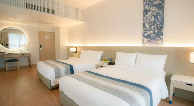 Четырёхместный люкс Paradise Wing Mini с балконом The Royal Paradise Hotel & Spa