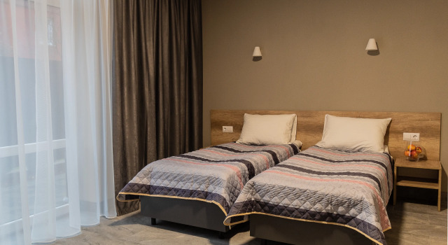 Guest House Palmniken, Book Pension Hoteller i Yantarny med parkering, Parkering
