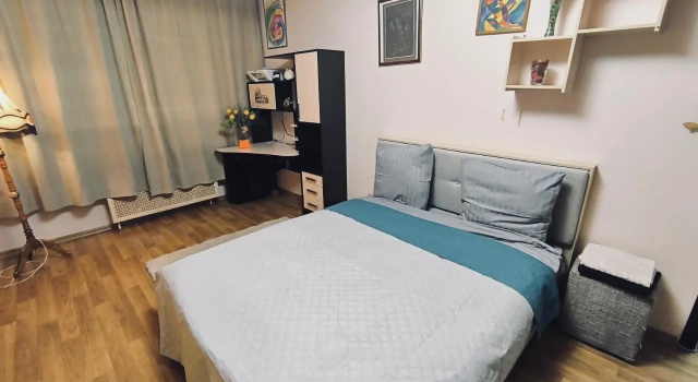 Areal-Uyutnaya Odnushka Na Stroiteley Flat, Đặt Căn hộ Khách sạn ở Ural có chỗ đỗ xe, Bãi đậu xe