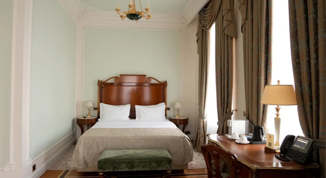 Dublu suite junior cu balcon Savoy Hotel