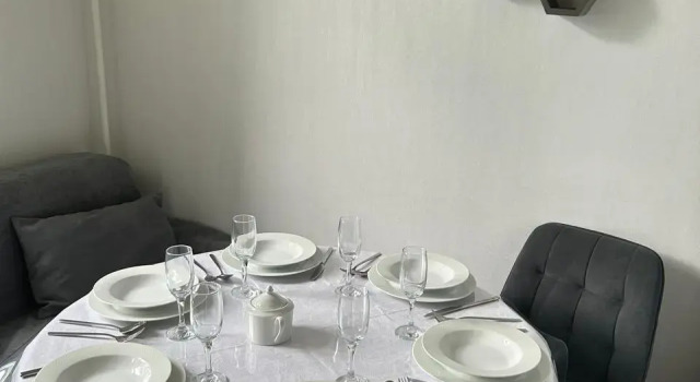 Trekhkomnatnaya Flat, Prenota Appartamento Hotel a Central Russia con parcheggio, Parcheggio