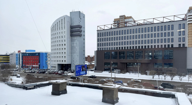 Prostornaya Na Vzletke Flat, Reserva ahora Apartamento Hoteles en Krasnoyarsk con aparcamiento, Aparcamiento