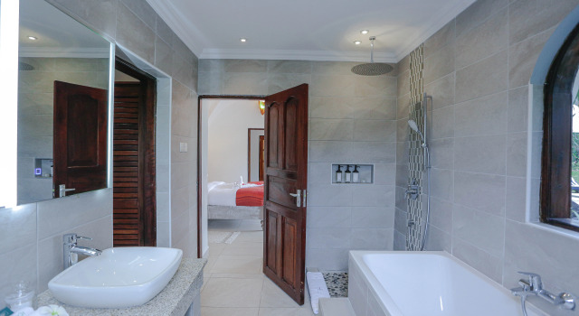 Вилла Отель Mzima Beach Resort