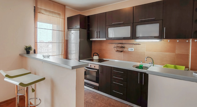 Трёхместные апартаменты с балконом и с красивым видом из окна Квартира Sunny Three Bedroom