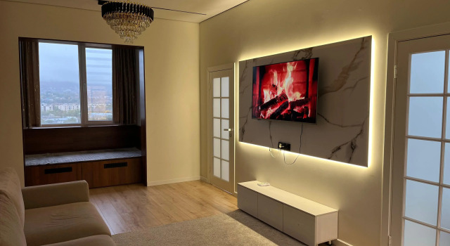 S Tyoploy Atmosferoy V Kotoruyu Khochetsya Vozvraschatysya Flat, Prenota Appartamento Hotel a Almaty con parcheggio, Parcheggio