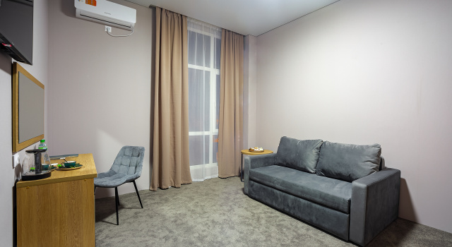 Двухместный Сьют с балконом или террасой с 2 комнатами Green Land Hotel