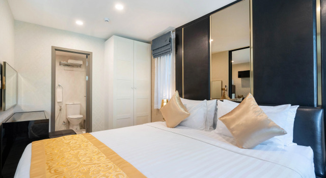 Двухместный люкс с балконом и с красивым видом из окна 46m2 Luxury Poolside 1 Bedroom Free Netflix Apartments	