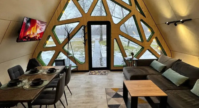 Коттедж с 2 комнатами с красивым видом из окна База отдыха Робинзон Eco Village