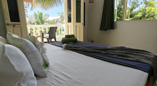 5 makuuhuonetta Luksus Villa parvekkeella näkymä SOLS Backyard Bungalow