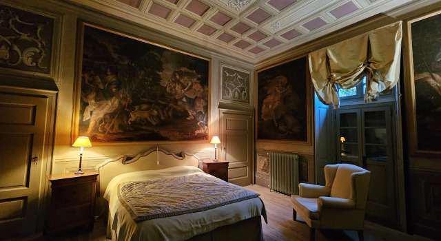 Люкс Дуплекс с балконом и с видом на горы Гостевой дом Palazzo Guicciardi Historic Noble Residence
