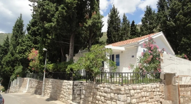 Вилла с красивым видом из окна Гостевой Дом The house with pool in Petrovac