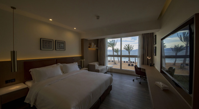Двухместный номер Deluxe с прямым доступом на пляж Отель Luxotel Aqaba Beach Resort & Spa Hotel