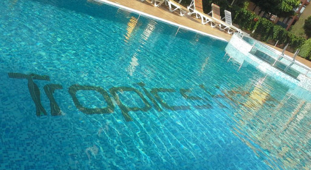 Отель Tropics