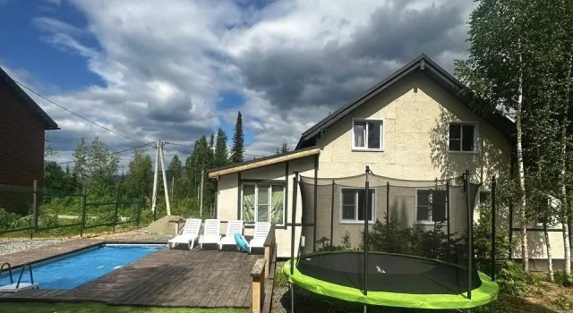 Na Yagodnoy 5 Guest House, Prenota Affittacamere Hotel a Kemerovo Region con piscina, Piscina