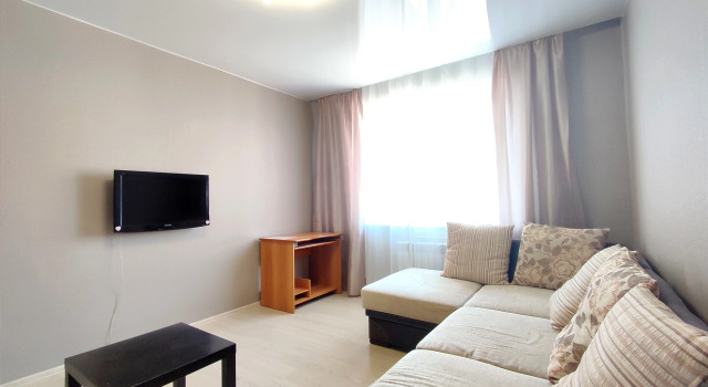 2-Komnatnaya V Omske Na Pereleta 21 Flat, Prenota Appartamento Hotel economici a Omsky District