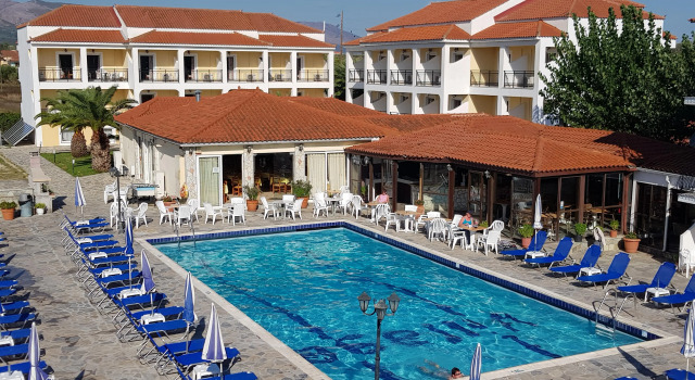 Апарт-отель Village Inn Studios & Family Apartments