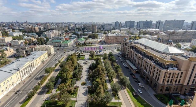 Апартаменты Люкс с Балконом и Видом на Арбат: Изба/Кудринская Высотка, Забронировать Апартаменты/квартира Арбат Центральный административный округ