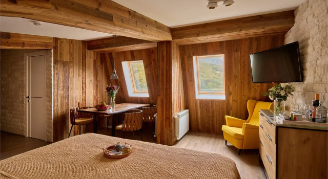Двухместный Джуниор Сюит Мансарда с видом на горы Отель Hills Polyana Hotel & Spa