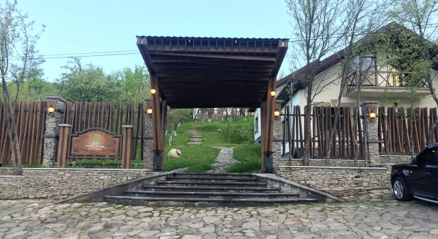Гостиница Park Village Hotel and Resort, Забронировать Курортный отель Отели Котайкская области 3 звезды, 3*