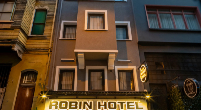 Отель Robin Hotel