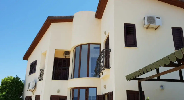 Ozbek Omur Dedekorkut Mini-Hotel, Boek Bed and Breakfast Hotels in Paphos met parkeren, in de buurt van Faros Beach, Parkeren