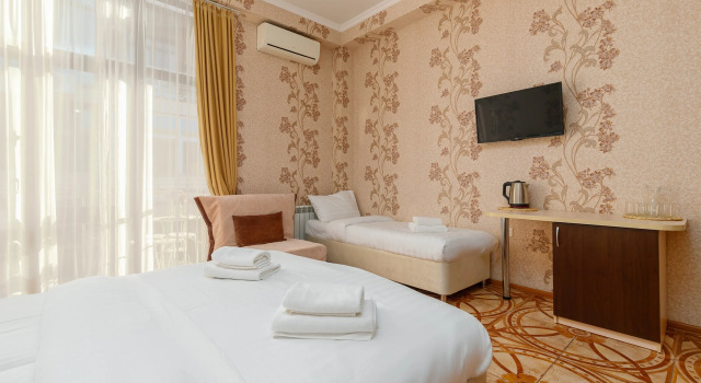 Трёхместный номер Comfort с балконом Ева