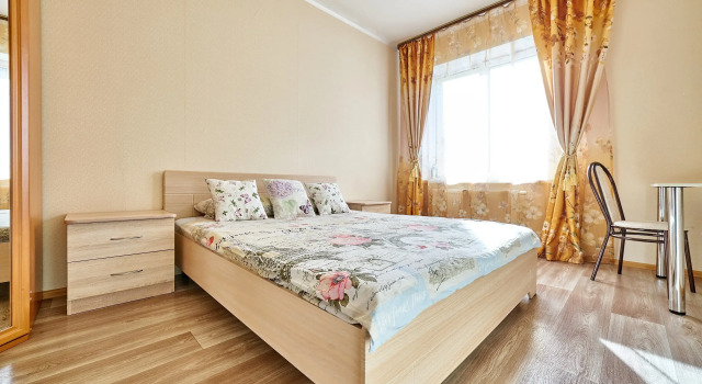Evrodvushka na 15 etazhe na 6 chelovek, v ZhK Solnechnyj  Flat, Prenota Appartamento Sverdlovsky City District 