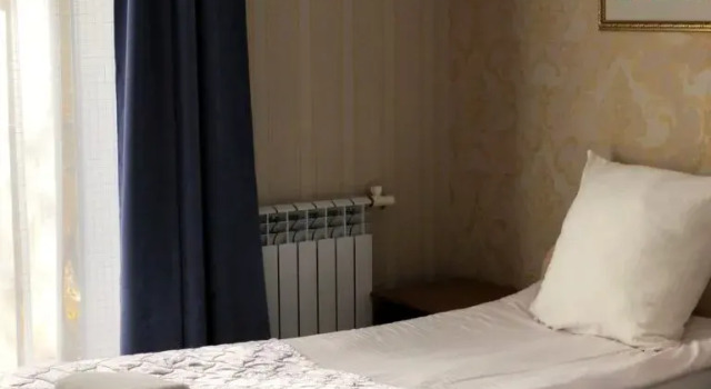 Трёхместный номер (Второй корпус) Классический с видом на внутренний двор Отель Добриан