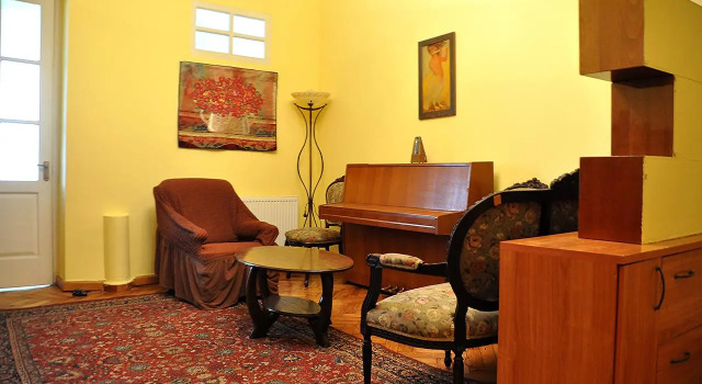 Апартаменты Cozy in the Heart of Tbilisi, Забронировать Апартаменты/квартира Мтацминда Тбилиси, рядом с Концертный зал Тбилиси