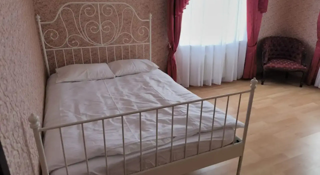 Коттедж с балконом и с красивым видом из окна Частный дом с бассейном, сауной и камином