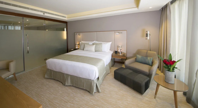Двухместный люкс Executive Grand Millennium Muscat Apartments and Suites connected to Mall