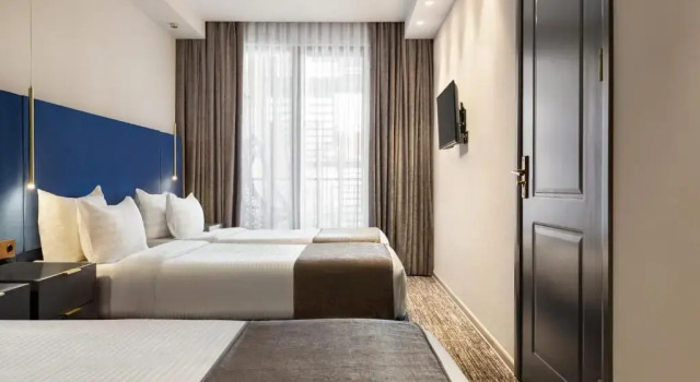 Camera tripla Standard con balcone Ramada by Wyndham Tbilisi Old City