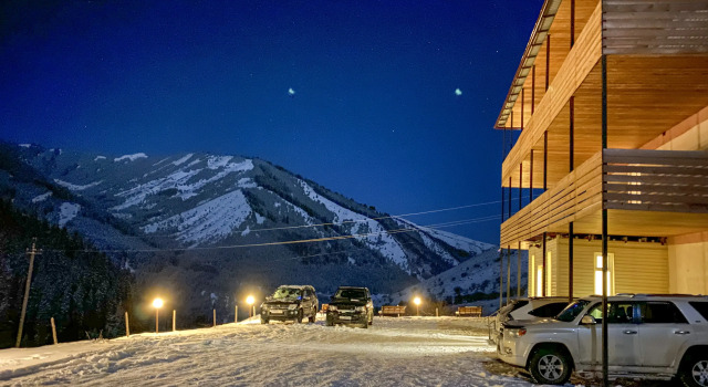 Les i Gory Guest house, Book Pension Hoteller i Issyk-Kul Region med parkering, Parkering