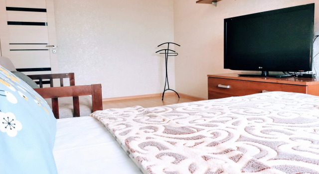 Bolshaya I Krasivaya Dvushka Flat, Prenota Appartamento Hotel a Pskov Region con parcheggio, Parcheggio