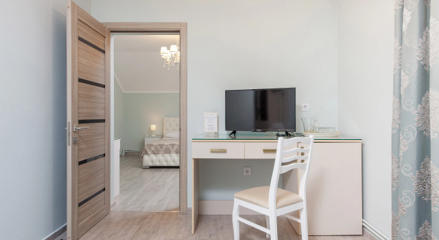 Четырёхместный люкс Меблированные комнаты Home-otel
