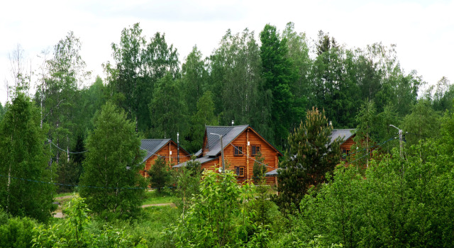 Коттедж с 3 комнатами с балконом и с красивым видом из окна Коттедж Новгородская Деревня